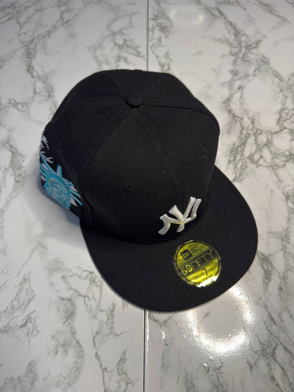 Caps