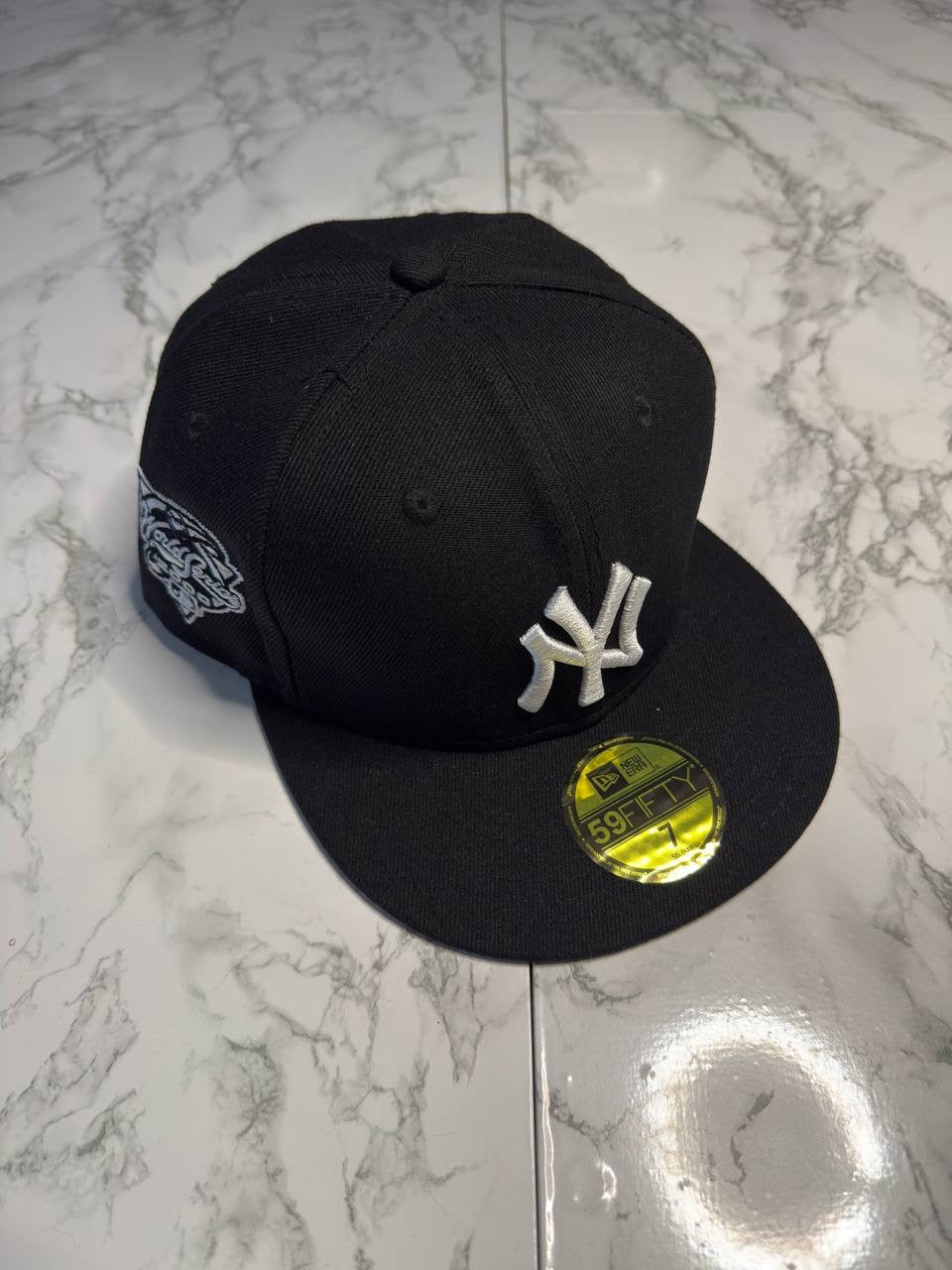Caps